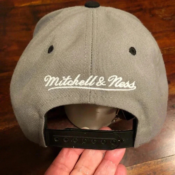 Mitchell & Ness LA Clippers SnapBack Hat - Picture 2 of 9